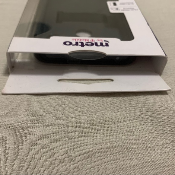 Moto E KICK | Dual-Layer Protective Kickstand Case Metro by T-Mobile - Picture 12 of 15